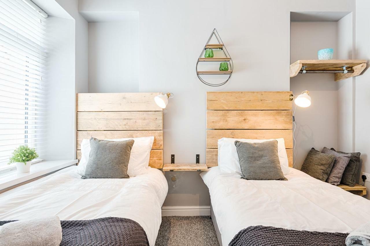 Wow, What A Space, Check Out! * Swansea